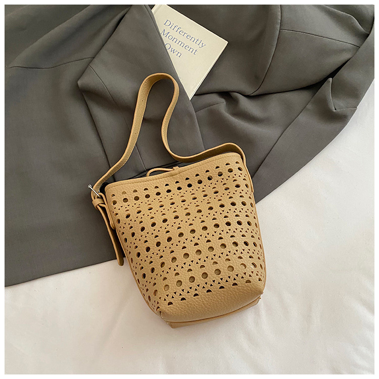 Bolso de cubo grande de cuero  - Luxury Bags Vip reseña y precio